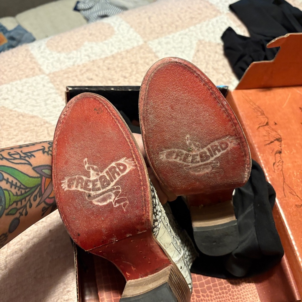 Freebird Felicity White and Black Sandals with Straps - Picture 4 of 4